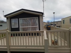 PET FREE family mobile Home sleeps 8 with large secured decking Sea wick holiday park